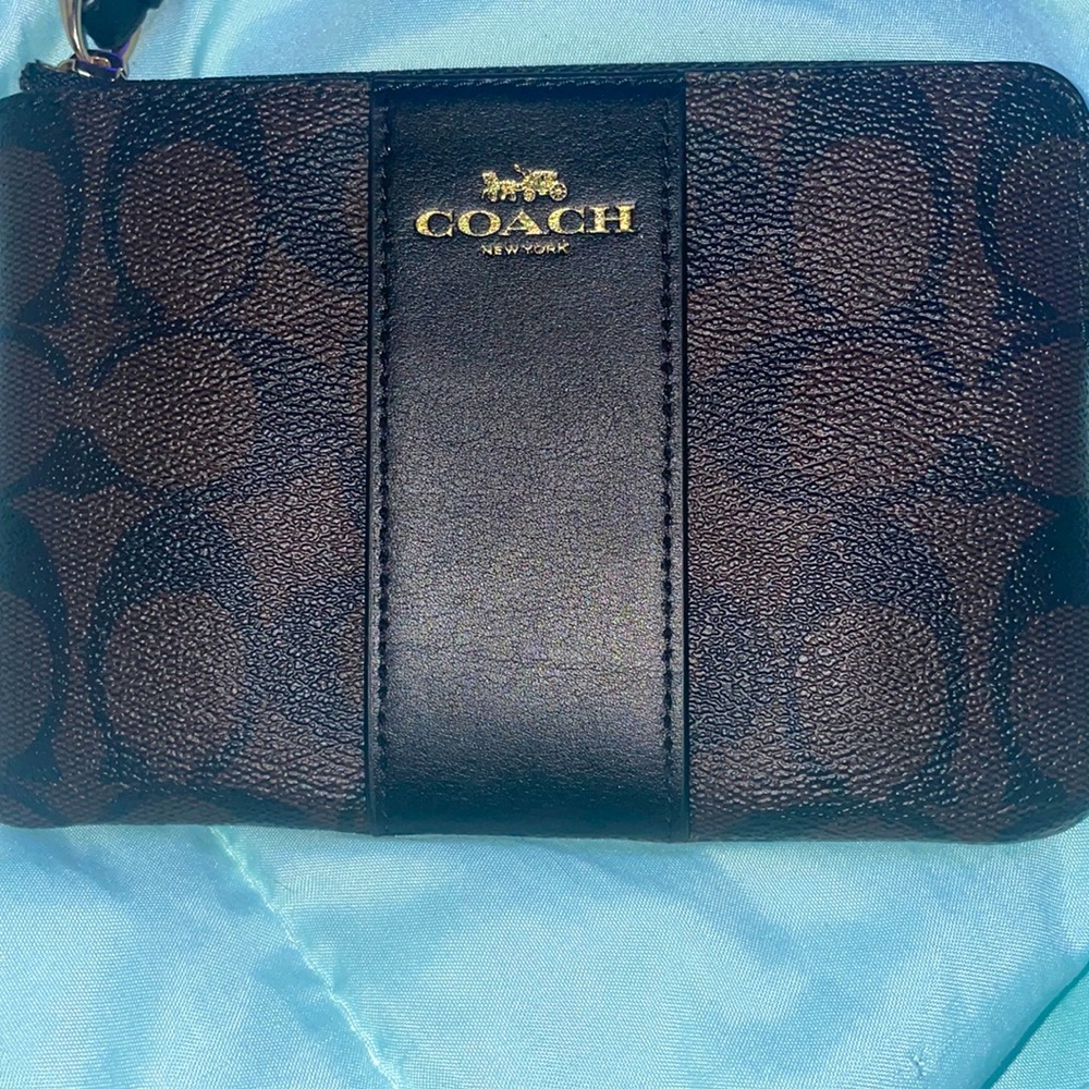 Brand New,Nothing is ruined or used,Has enough room,Has 2 pocket sides inside,